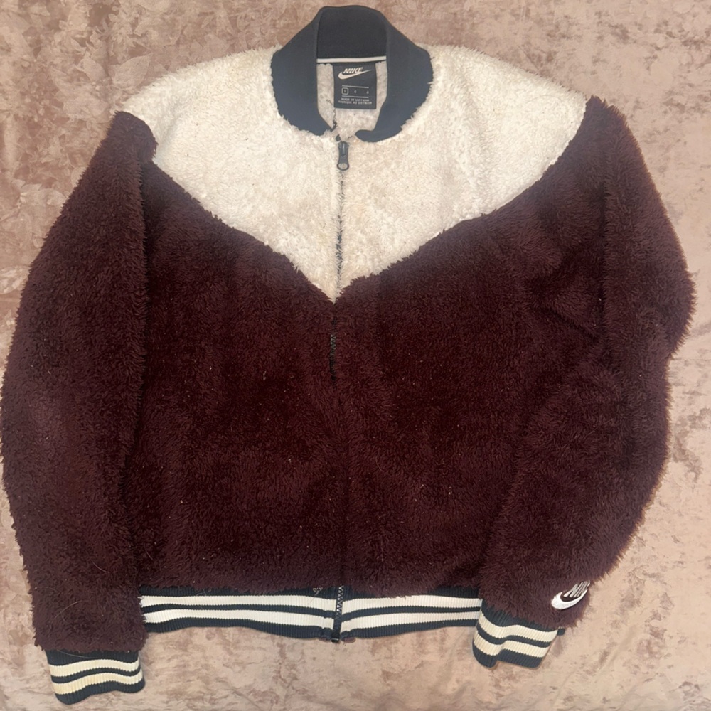 Used women’s nike Teddy jacket size large